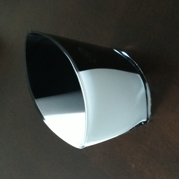 Margie's Garden Westlake village vase, yin and yang 6.5"x5.5" white offb… - Picture 5 of 6